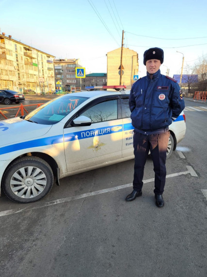 Дорожный патруль совместно с инспектором ОГИБДД.